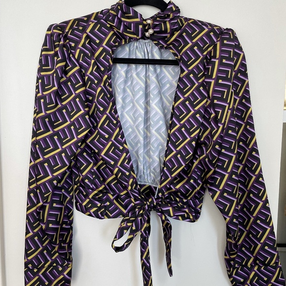 Long Sleeve Blouse With Open Back - Picture 2 of 4